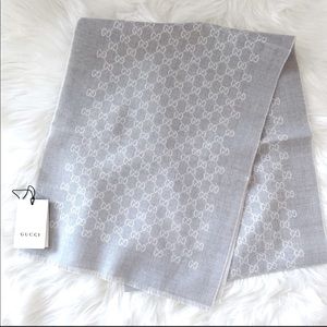 Gucci GG Jacquard scarf 100% wool scarf gray/white